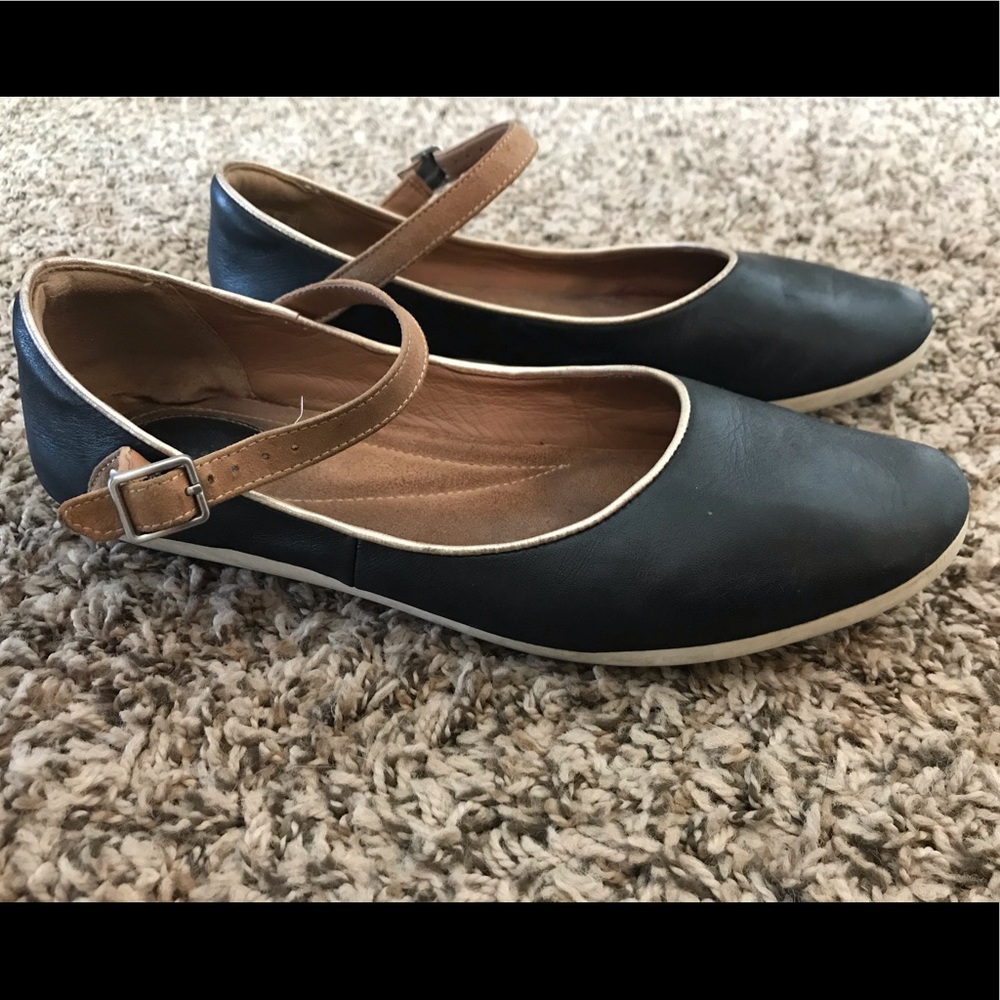 Clark’s Black Flats
